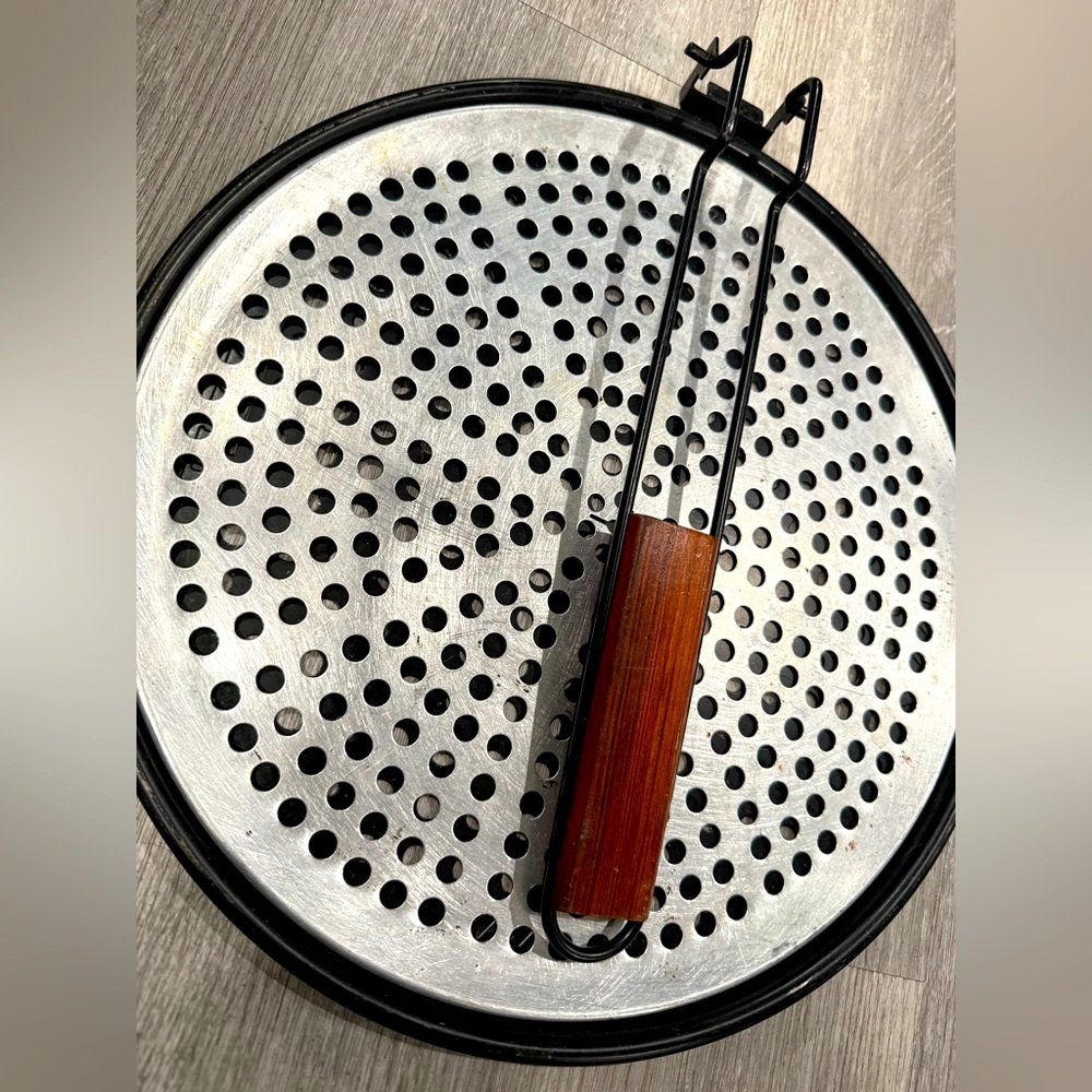 Pizza Pan/maker for over the fire or fire oven